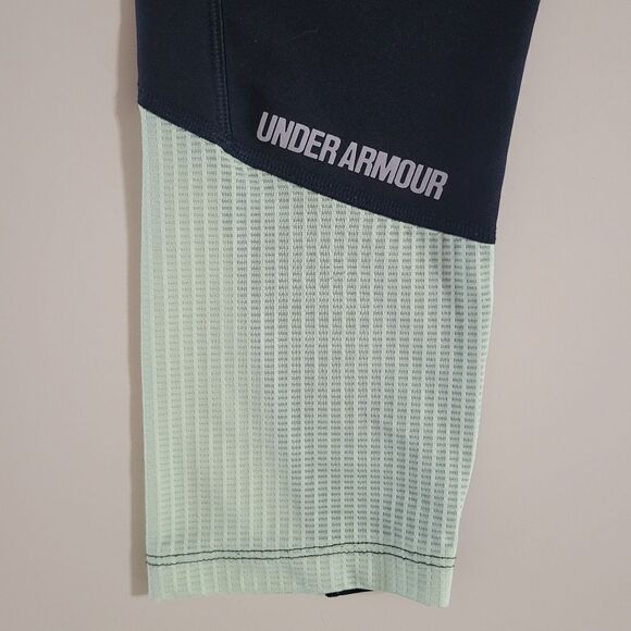 Under Armour Women's Black HeatGear® Compression Capris - Picture 8 of 12